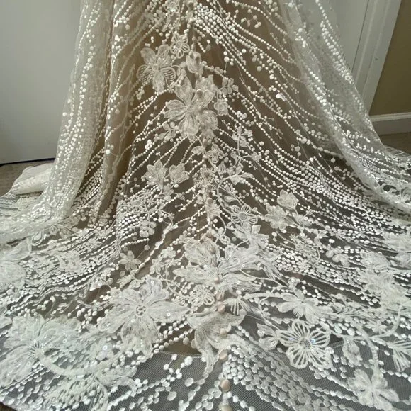 Stunning Allure Bridal Mermaid Lace Gown - Picture 6 of 9